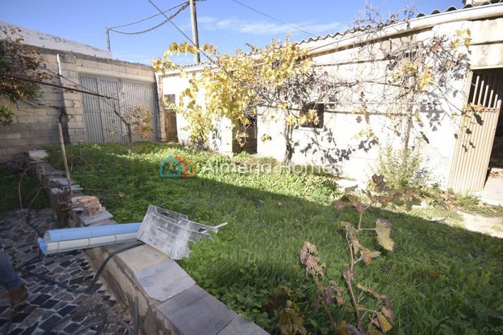 Image No.15-4 Bed Townhouse for sale