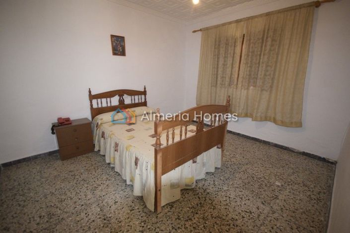 Image No.5-4 Bed Townhouse for sale