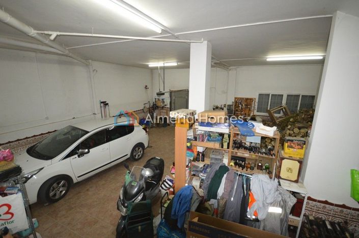 Image No.14-3 Bed Townhouse for sale