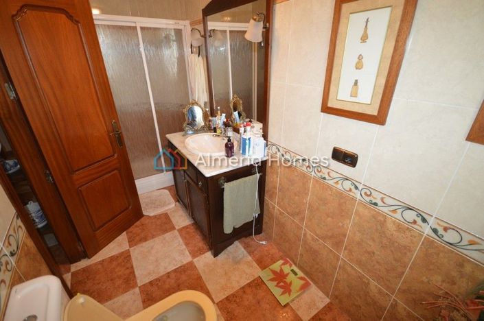 Image No.9-3 Bed Townhouse for sale