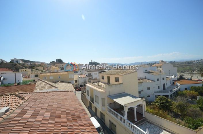 Image No.11-3 Bed Townhouse for sale