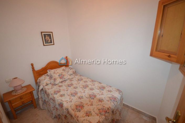 Image No.12-3 Bed Townhouse for sale