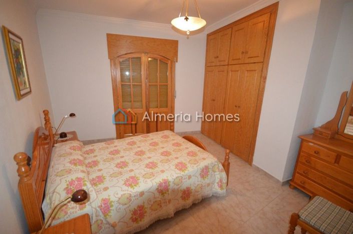 Image No.6-3 Bed Townhouse for sale