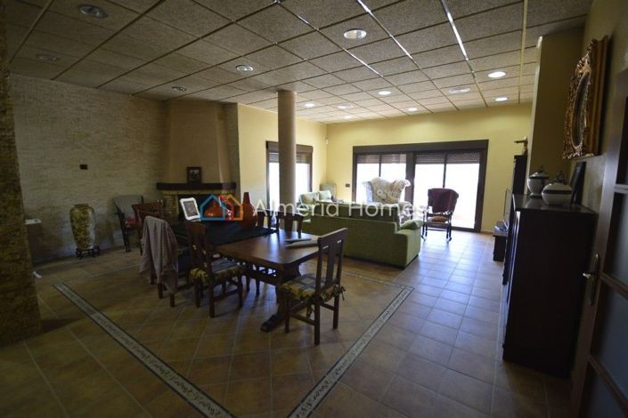 Image No.15-4 Bed Townhouse for sale