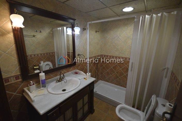 Image No.4-4 Bed Townhouse for sale