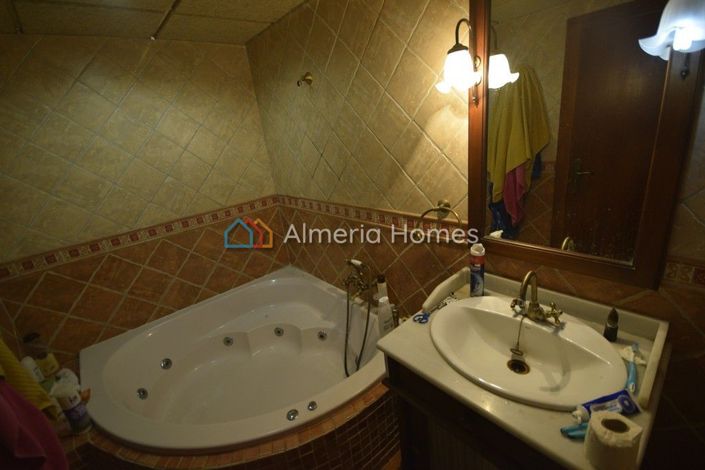 Image No.8-4 Bed Townhouse for sale