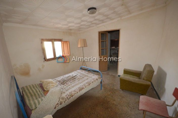 Image No.15-8 Bed Townhouse for sale