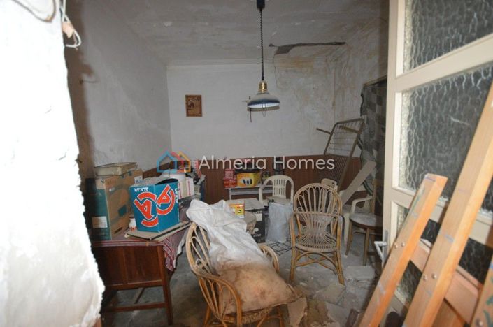 Image No.4-8 Bed Townhouse for sale