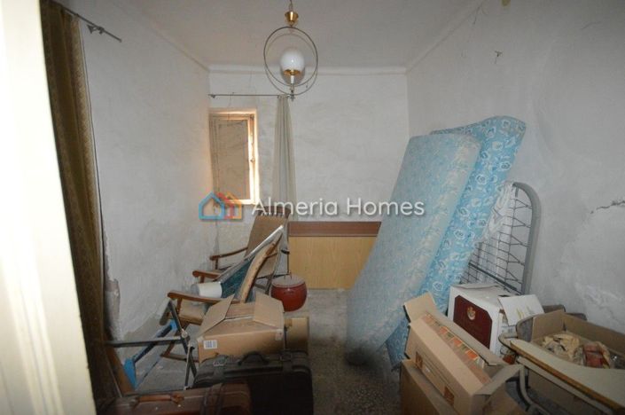 Image No.5-8 Bed Townhouse for sale