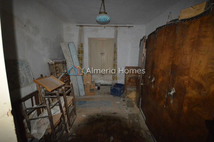 Image No.6-8 Bed Townhouse for sale