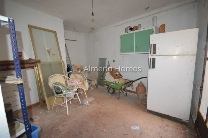 Image No.9-8 Bed Townhouse for sale