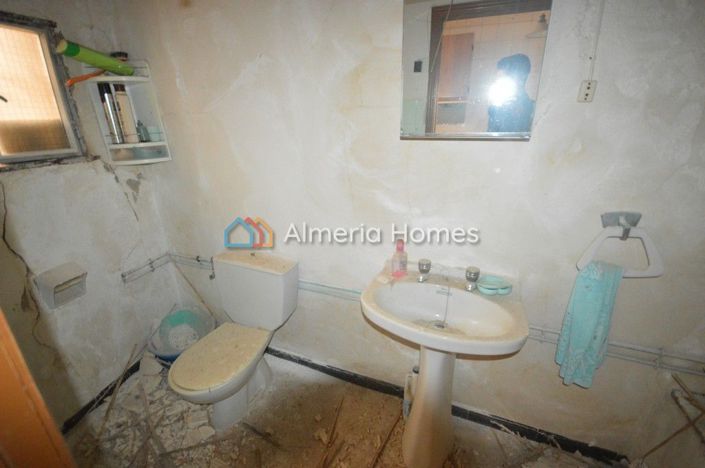 Image No.7-5 Bed Townhouse for sale