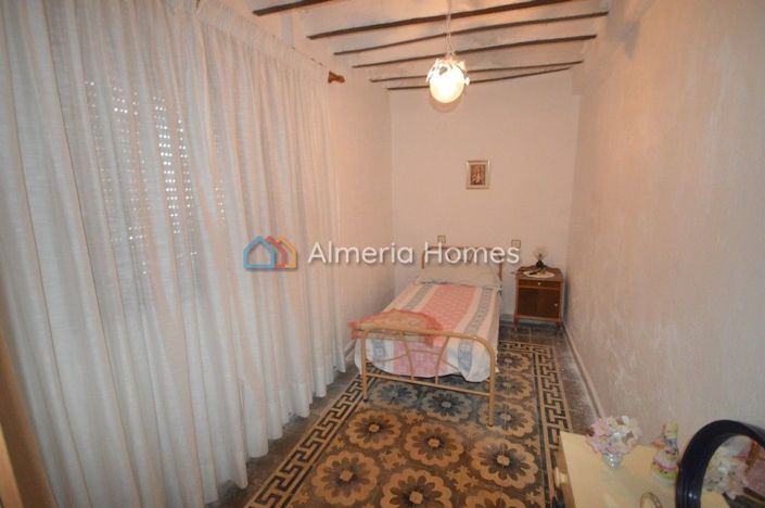 Image No.4-6 Bed Village House for sale