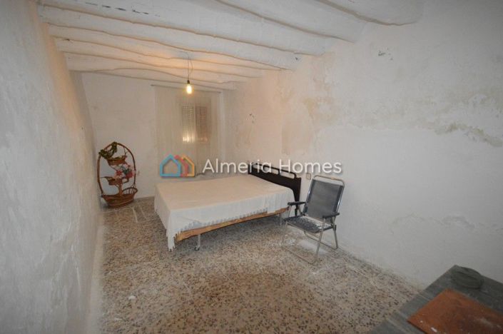 Image No.5-6 Bed Village House for sale