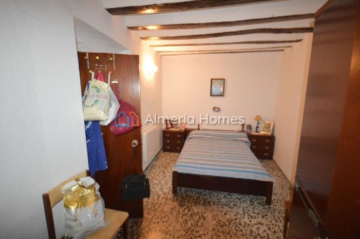 Image No.6-6 Bed Village House for sale