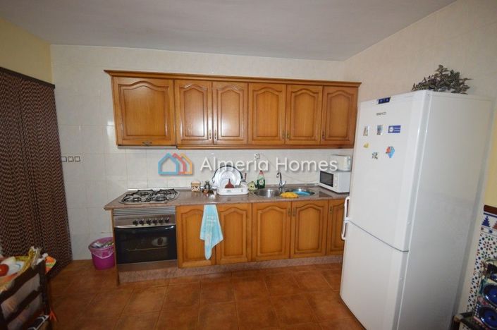 Image No.11-3 Bed Country House for sale