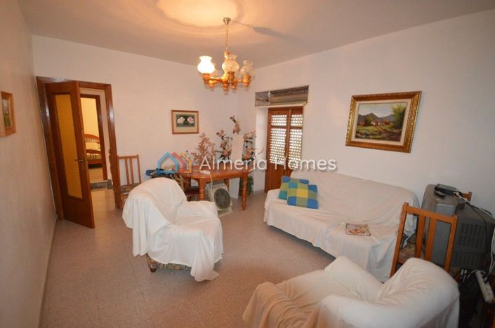 Image No.12-7 Bed Townhouse for sale