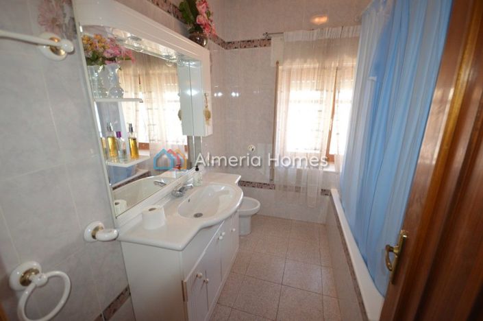 Image No.13-7 Bed Townhouse for sale