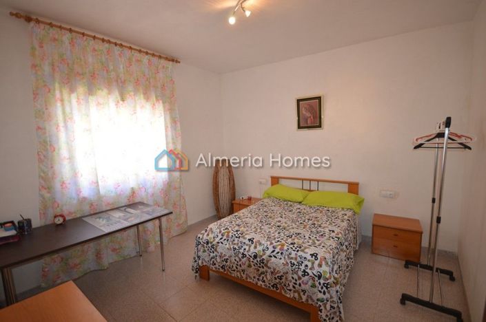 Image No.14-7 Bed Townhouse for sale