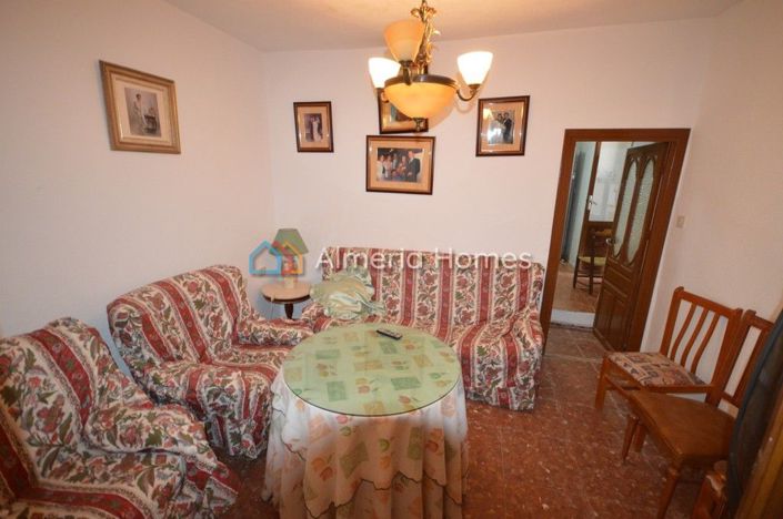 Image No.6-7 Bed Townhouse for sale