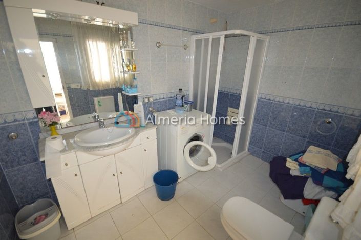 Image No.8-7 Bed Townhouse for sale