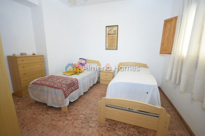 Image No.11-4 Bed Townhouse for sale