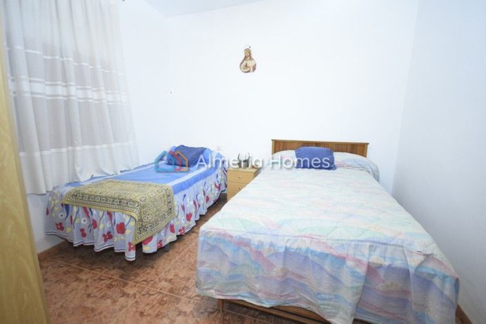 Image No.12-4 Bed Townhouse for sale