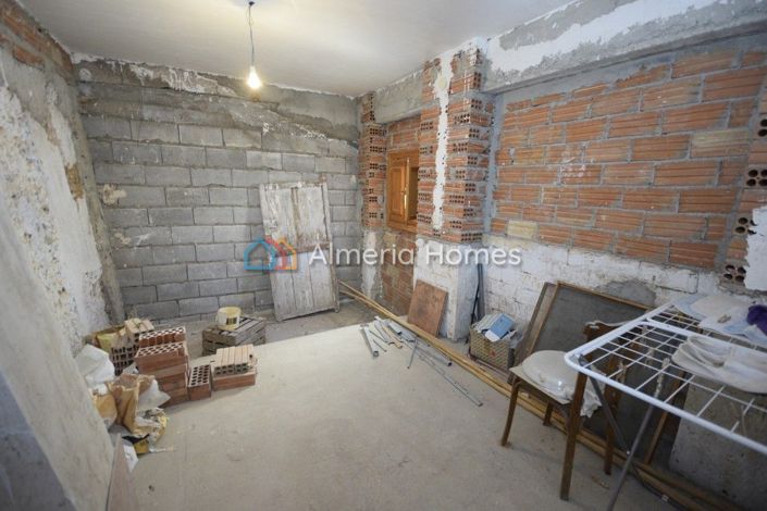 Image No.14-4 Bed Townhouse for sale