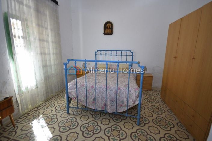 Image No.3-4 Bed Townhouse for sale