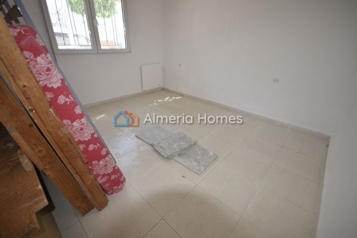 Image No.4-4 Bed Townhouse for sale