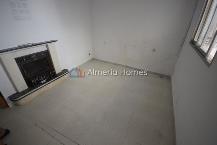 Image No.7-4 Bed Townhouse for sale