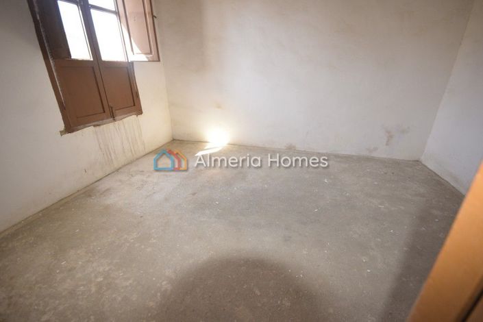 Image No.10-3 Bed Townhouse for sale