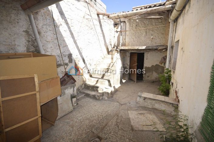 Image No.8-3 Bed Townhouse for sale