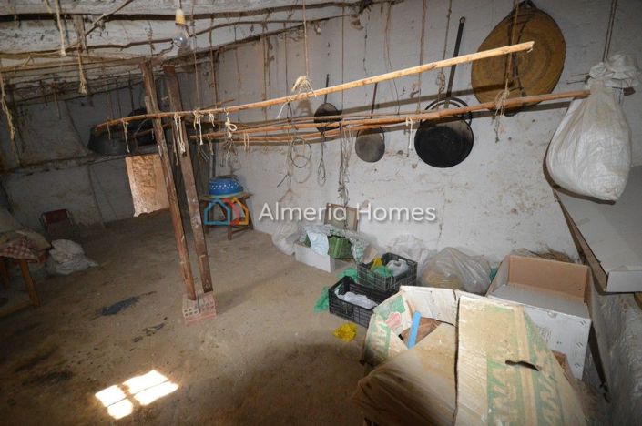 Image No.7-2 Bed Townhouse for sale