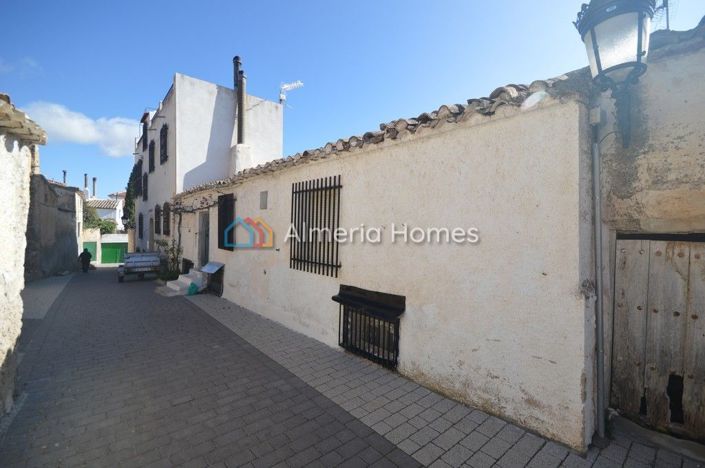 Image No.9-2 Bed Townhouse for sale