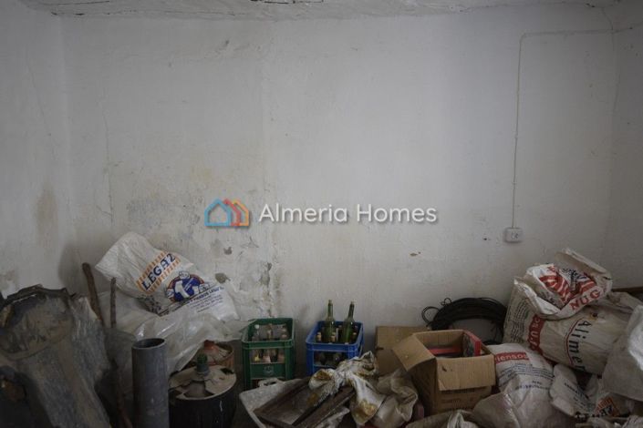 Image No.4-6 Bed Townhouse for sale