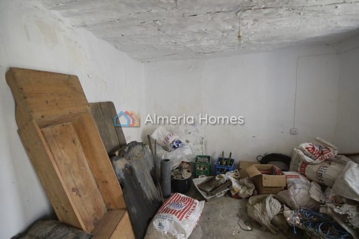 Image No.5-6 Bed Townhouse for sale