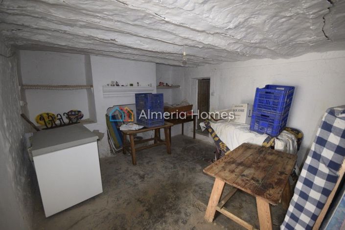 Image No.6-6 Bed Townhouse for sale