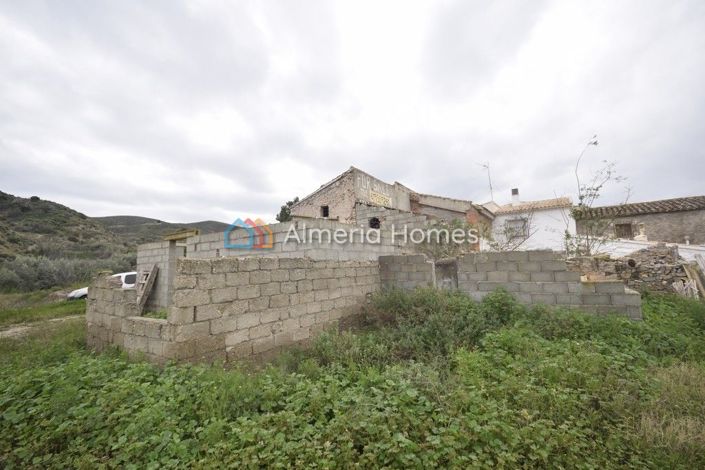 Image No.10-4 Bed Country House for sale