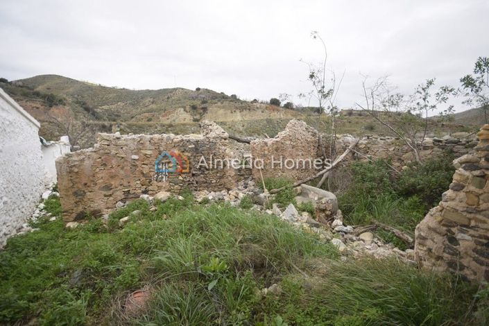 Image No.11-4 Bed Country House for sale