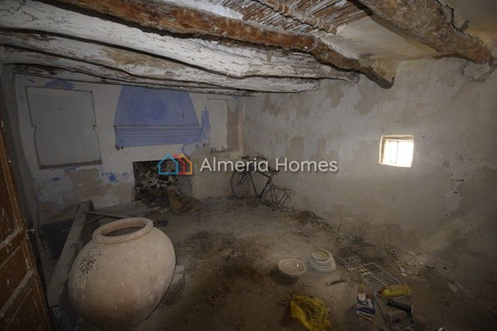 Image No.5-4 Bed Country House for sale