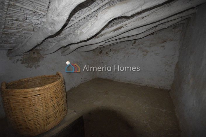 Image No.12-3 Bed Country House for sale