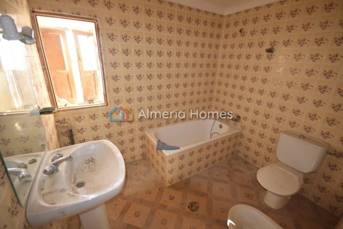 Image No.7-3 Bed Country House for sale