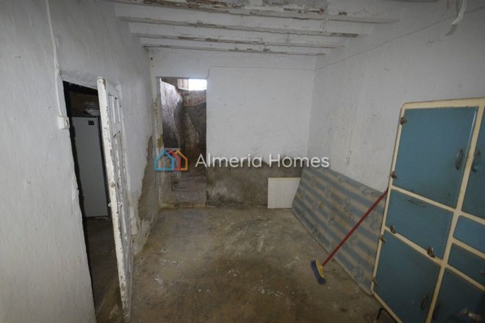 Image No.8-3 Bed Country House for sale