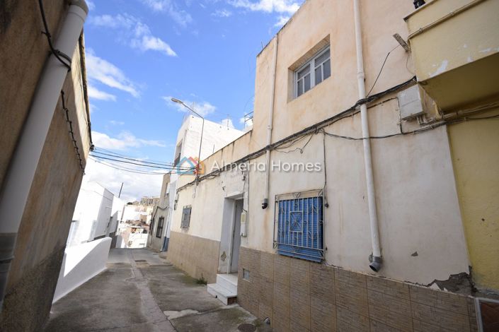 Image No.2-3 Bed Townhouse for sale