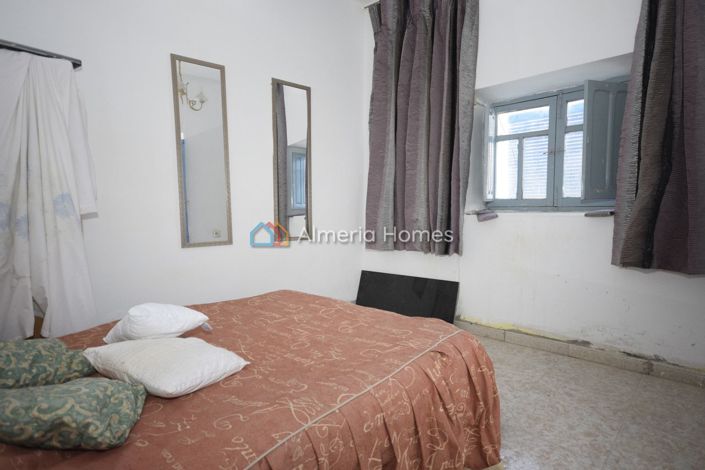 Image No.12-3 Bed Townhouse for sale