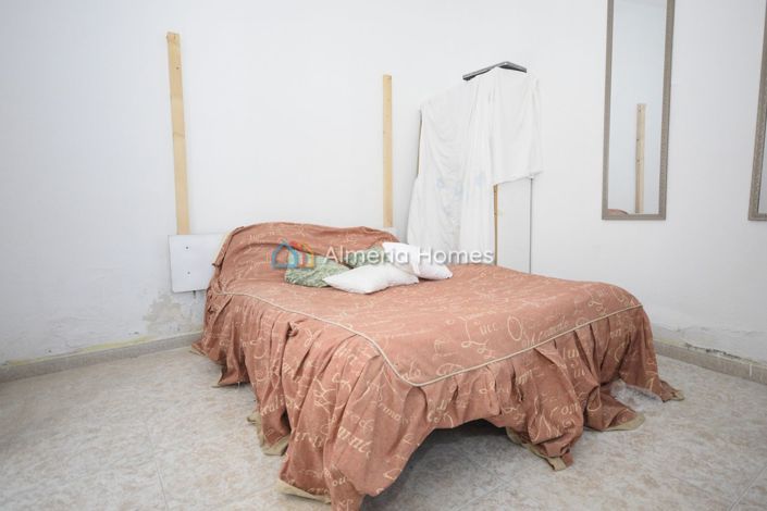 Image No.13-3 Bed Townhouse for sale