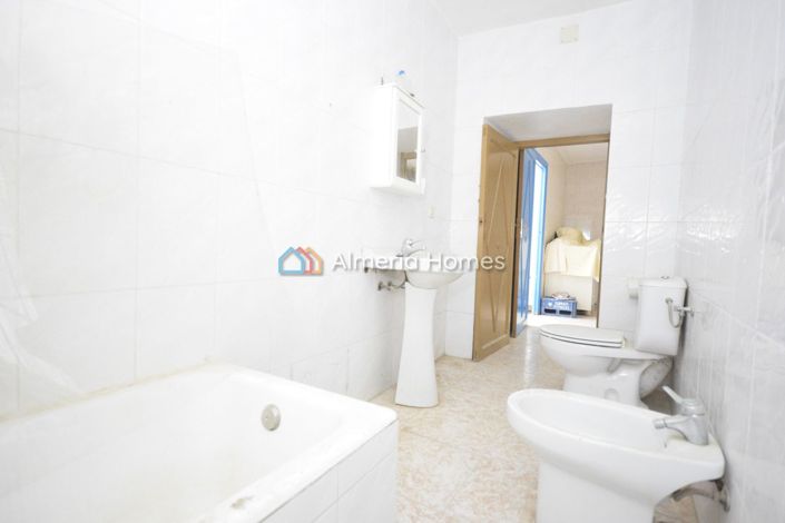 Image No.17-3 Bed Townhouse for sale