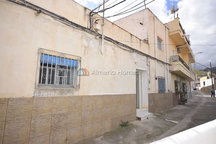 Image No.3-3 Bed Townhouse for sale