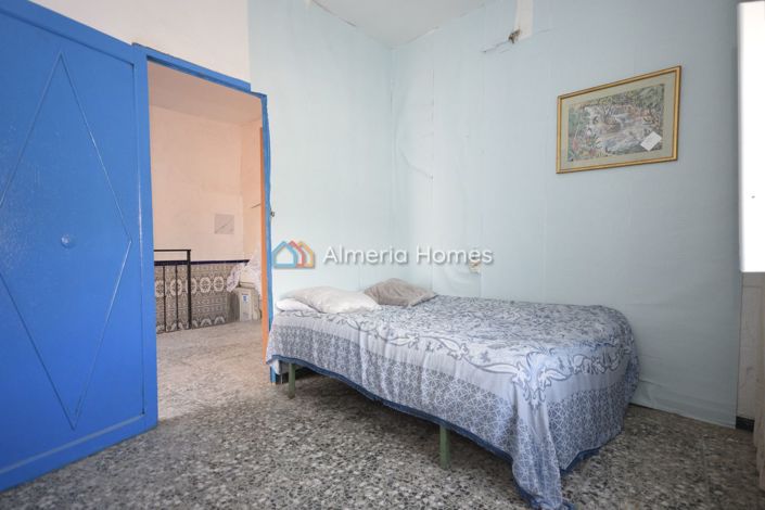 Image No.23-3 Bed Townhouse for sale